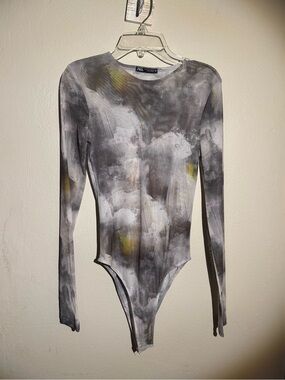 Zara Tie-Dye Long Sleeve Bodysuit in Gray and Yellow